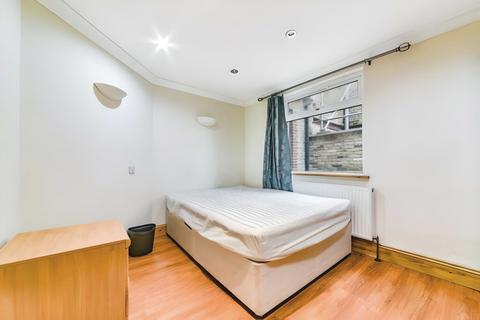 3 bedroom apartment to rent, Tooting Bec Road, SW17