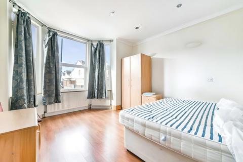 3 bedroom apartment to rent, Tooting Bec Road, SW17