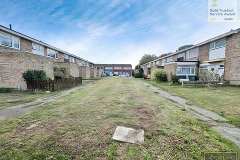 3 bedroom terraced house for sale, Barrie Pavement, Wickford