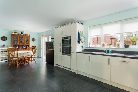 15 Battle Close, Boroughbridge, York, YO51 9GN