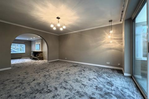 49 Wheatway, Abbeydale, Gloucester, GL4 5ET