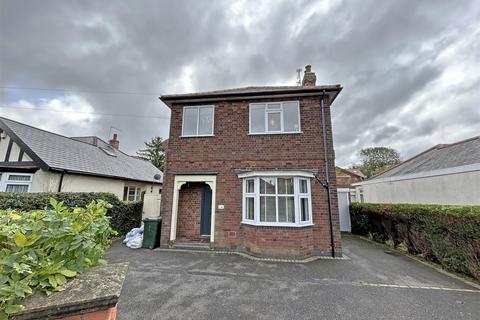 4 bedroom detached house to rent, Birkland Avenue, Nottingham NG3