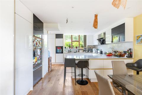 32 Canonbury Park North, London, N1 2JT