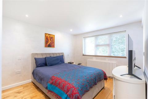 32 Canonbury Park North, London, N1 2JT