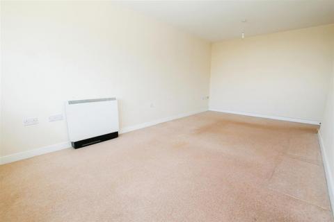 2 bedroom flat to rent, Enstone Road, Enfield