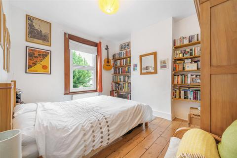 2 bedroom terraced house for sale, Raleigh Road, London