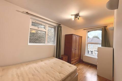 4 bedroom terraced house to rent, Rossiter Road, Balham, SW12