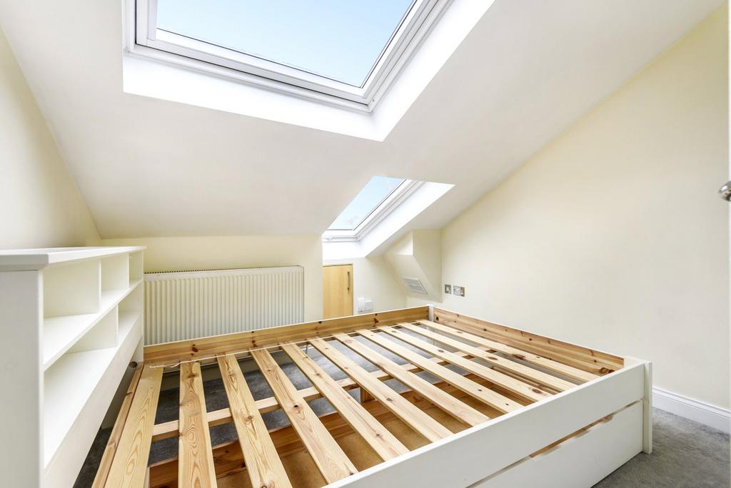 Stanley Road, Teddington, TW11 1 bed flat for sale £245,000