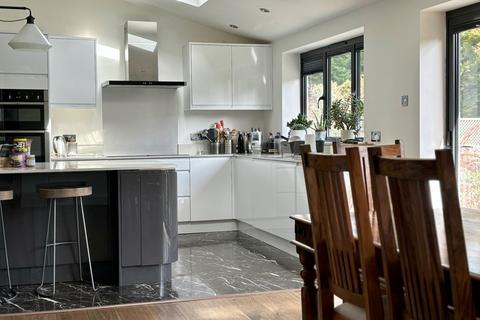 33 Greenways, Beckenham, BR3 3NQ