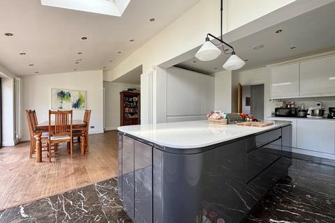 33 Greenways, Beckenham, BR3 3NQ