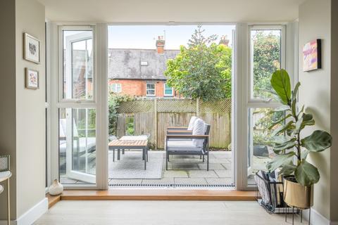 4 Cottage Walk, Godalming, GU7 1DA