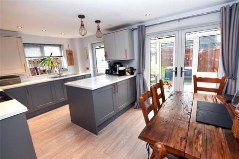 4 bedroom semi-detached house for sale, Woodlea Road, Yeadon, Leeds, West Yorkshire