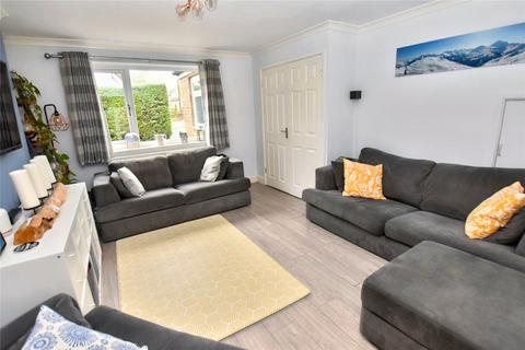 4 bedroom semi-detached house for sale, Woodlea Road, Yeadon, Leeds, West Yorkshire