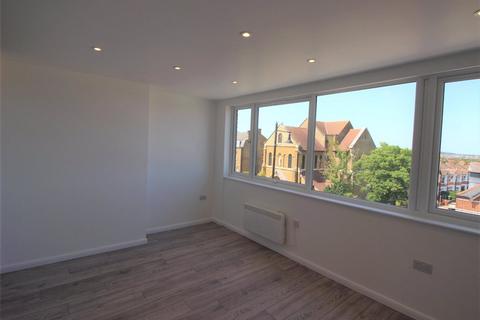 2 bedroom flat to rent, Elm Parade, Main Road, Sidcup