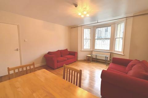 1 bedroom apartment to rent, Rossiter Road, Balham, SW12