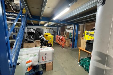 Industrial unit to rent, 8 Whiteleaf Road, Hemel Hempstead HP3