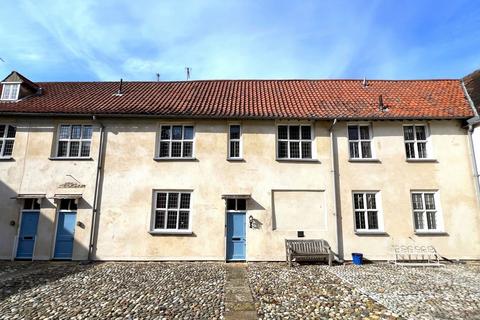 HISTORIC KING'S LYNN - 3 Bedroom 'Town House' in Grade I Listed Hampton Court