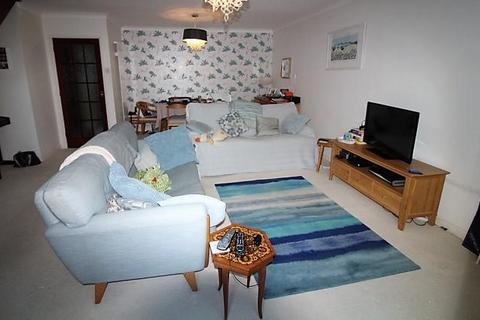 3 bedroom end of terrace house to rent, Drakes Gardens, Exmouth EX8