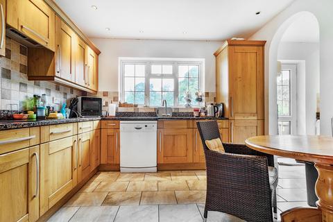 Brambledown Badgers Holt, Storrington, Pulborough, RH20 3ET