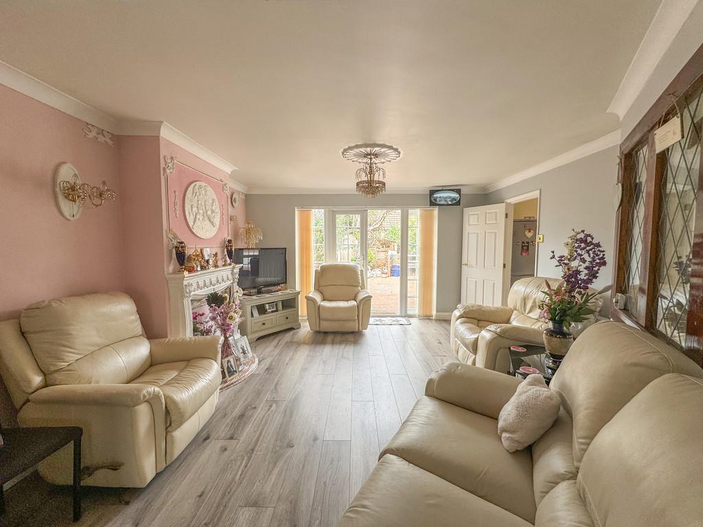 Lower Road, Hullbridge 4 bed semidetached house for sale £375,000