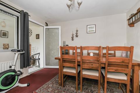 27 Rayners Close, Colnbrook, Slough, SL3 0LH