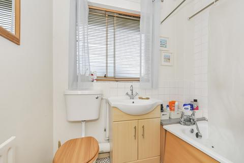 27 Rayners Close, Colnbrook, Slough, SL3 0LH