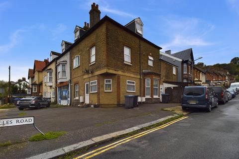 5 bedroom end of terrace house for sale, Folkestone Road, Dover