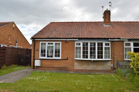 2 bedroom semi-detached bungalow to rent, Whitethorn Close, York YO31