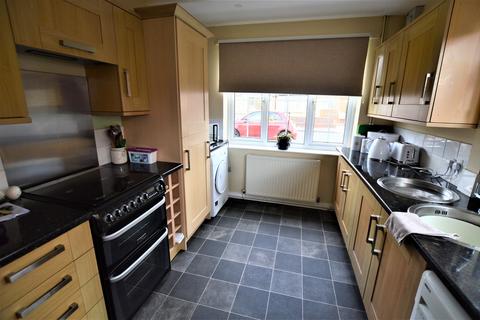 2 bedroom semi-detached bungalow to rent, Whitethorn Close, York YO31