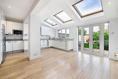 4 bedroom terraced house for sale, Greenway, Raynes Park SW20