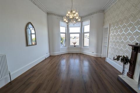 2 bedroom flat to rent, Ardgowan Street, Greenock PA16