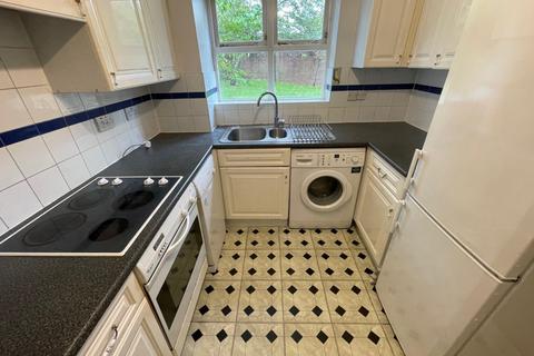 2 bedroom flat to rent, Harper Close, Southgate