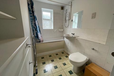 2 bedroom flat to rent, Harper Close, Southgate