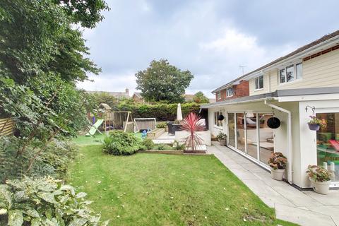 15 Ashmore Close, Peacehaven, BN10 8AQ