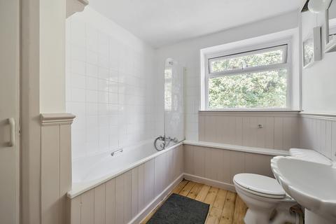 Flat 4, Cedar House Oakfield Drive, Reigate, RH2 9NX