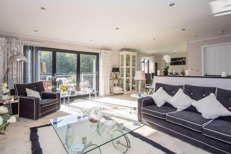 Northcliffe Drive, Penarth 3 bed detached house for sale £725,000