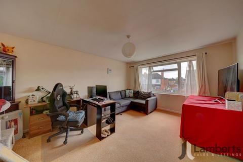 2 bedroom flat for sale, New Road, Studley