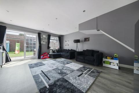 62 Brewers Field, Dartford, DA2 7PL