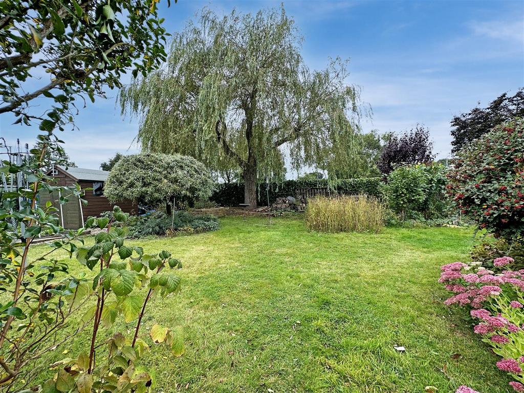 Beautifully Established Garden 285