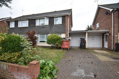 3 bedroom semi-detached house to rent, Flatford Drive, Clacton-On-Sea, CO16