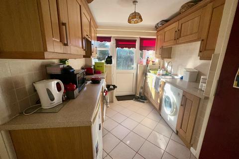 3 bedroom semi-detached house to rent, Flatford Drive, Clacton-On-Sea, CO16