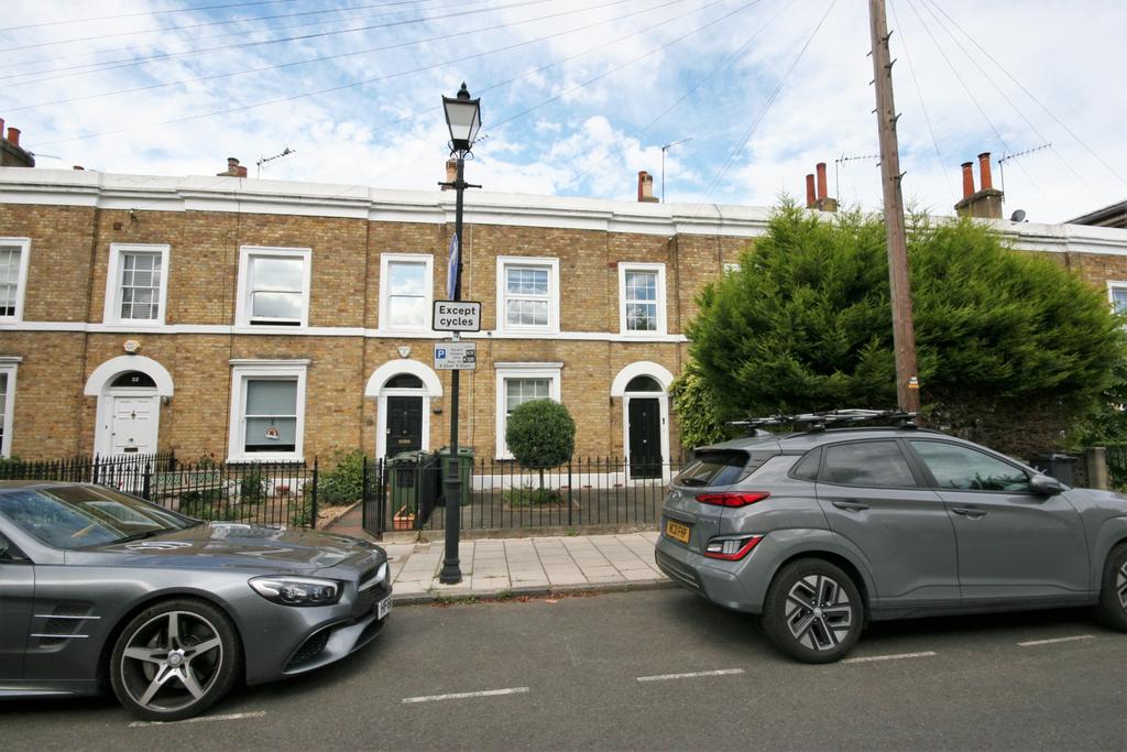 Popular two bedroom flat in desirable london loca