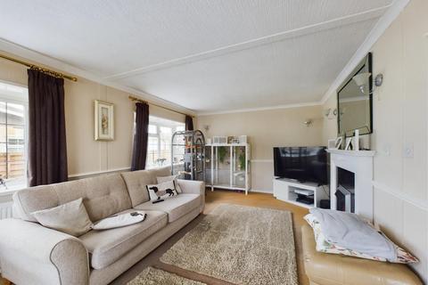 2 bedroom park home for sale, Loddon Court Farm, Spencers Wood, RG7