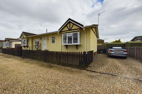 2 bedroom park home for sale, Loddon Court Farm, Spencers Wood, RG7