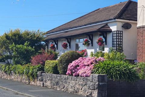 2 bedroom detached bungalow for sale, Hartsville Avenue, Penrhyn Bay