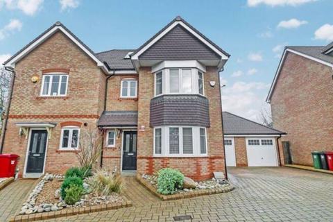2 Litten Close, Slough, SL3 7FX