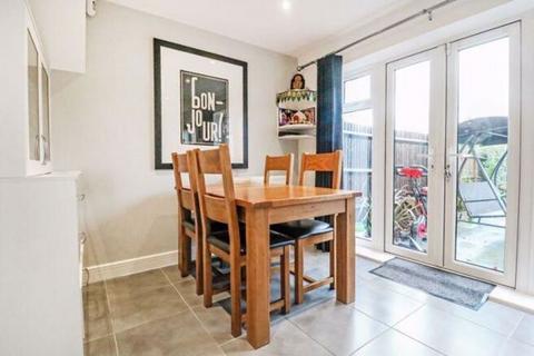 2 Litten Close, Slough, SL3 7FX