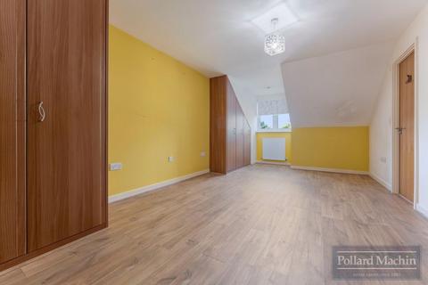 5 Rocklands Drive, South Croydon, CR2 0FE