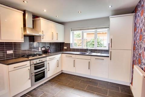 4 bedroom detached house to rent, Sparrow Street, Trowbridge