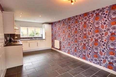 4 bedroom detached house to rent, Sparrow Street, Trowbridge